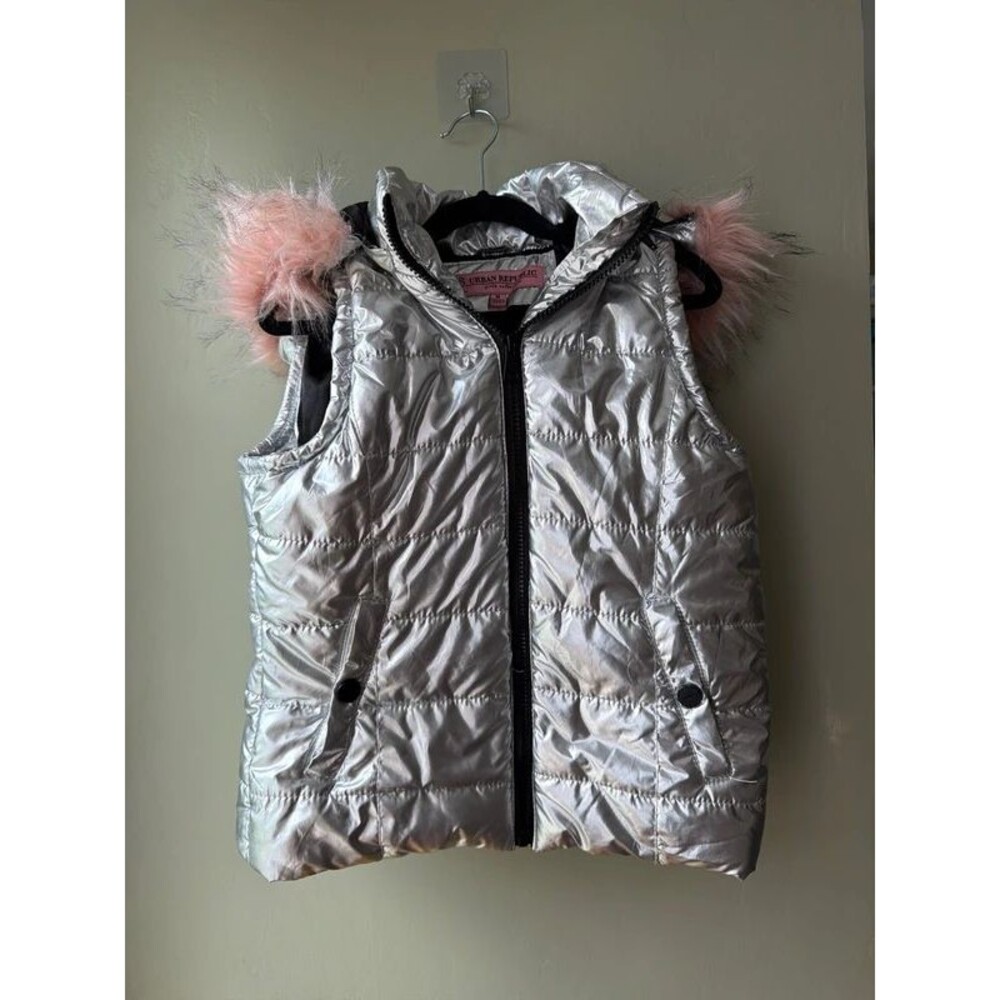 Girls Silver Puffer Vest With Pink Faux Fur Size 10/12